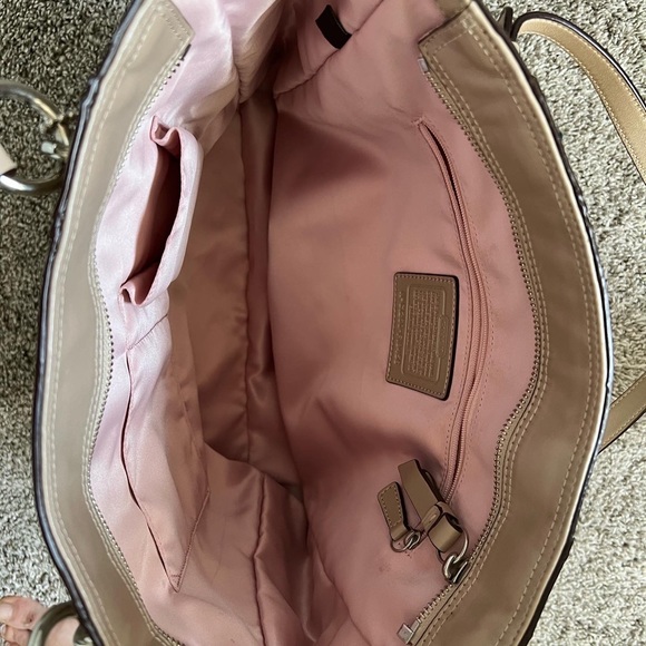 Coach leather Purse - Picture 4 of 8